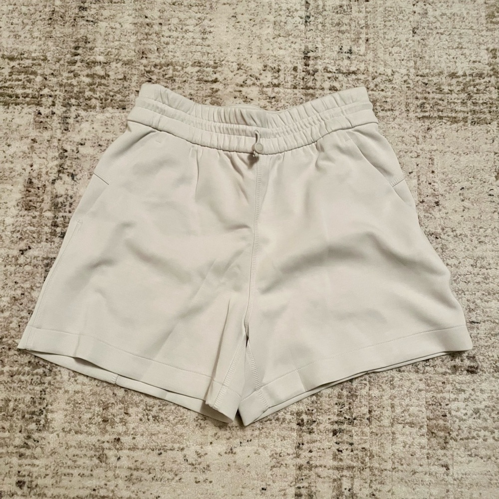 Lululemon Women’s Softstreme High Rise Short 4” NWOT